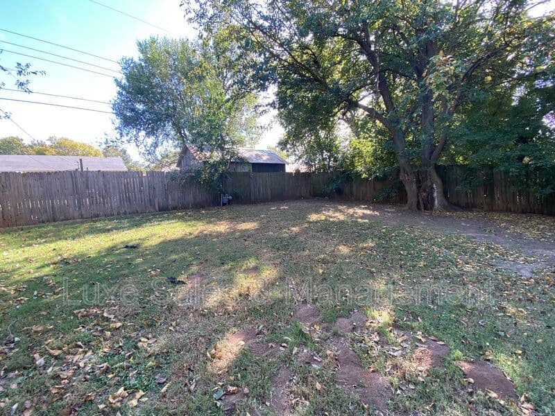 Midwest City House: 602 Royal Ave