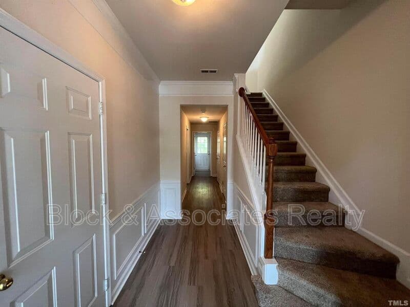Morrisville House: 206 Great Ridge Court