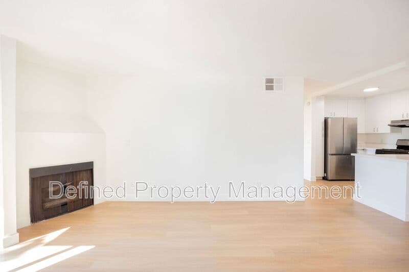 Northridge Condo: 10020 Zelzah Avenue