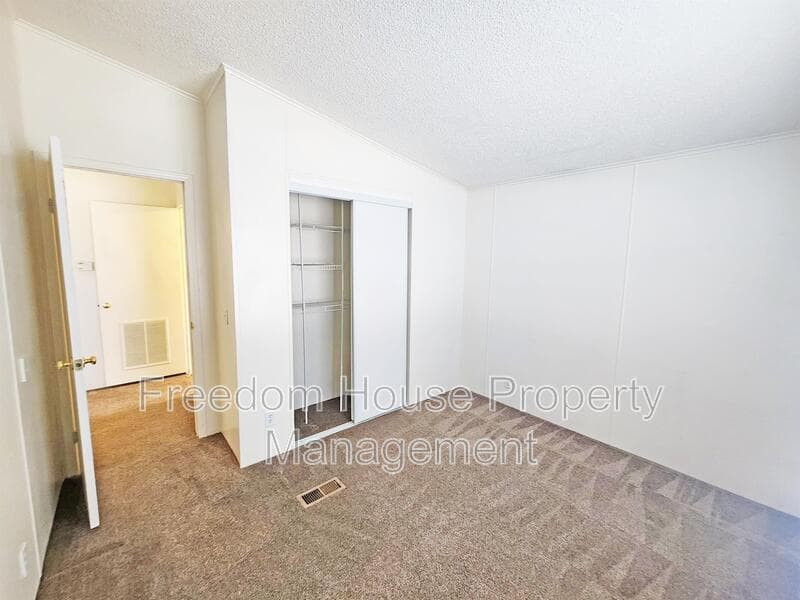 Pahrump House: 1441 West Betty Avenue