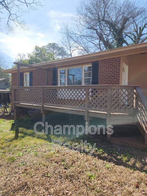 Columbus House: 5415 Eugenia Ave