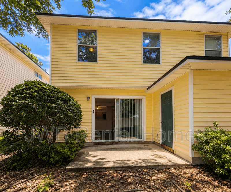 Atlantic Beach Townhome: 69 W 5th St