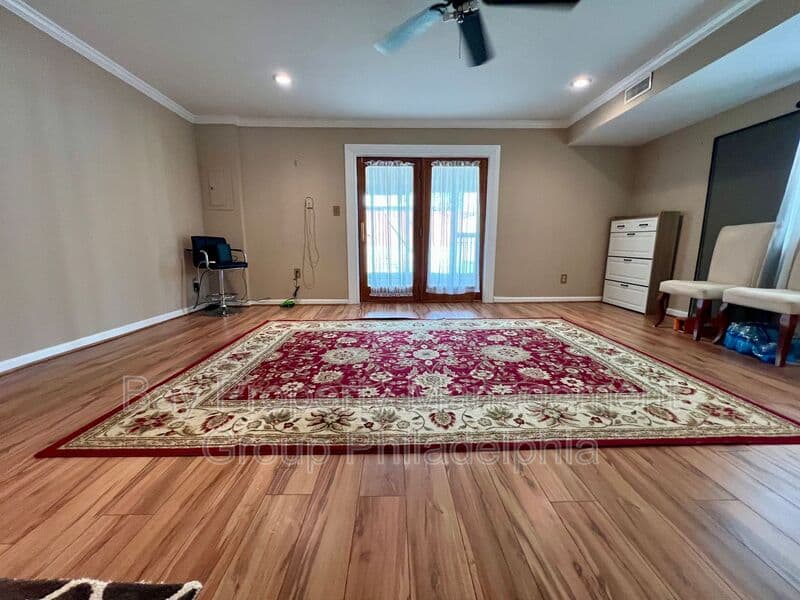 Philadelphia House: 2988 Welsh Rd