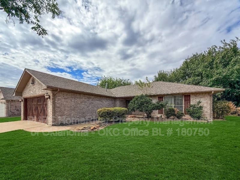 Moore House: 2521 Ridgewood Dr