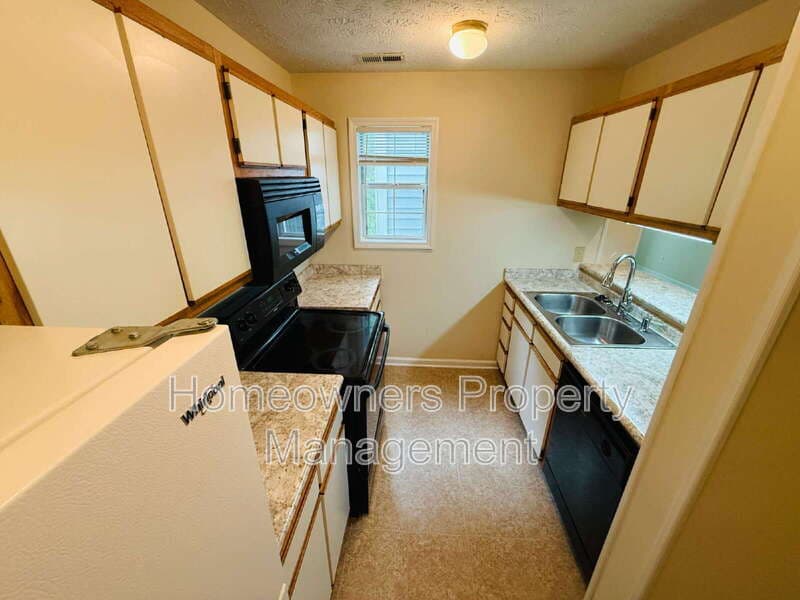 Fayetteville House: 349-5 Waterdown Dr