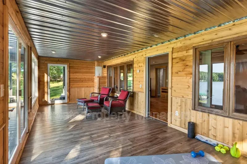New Richland House: 23619 180th Street