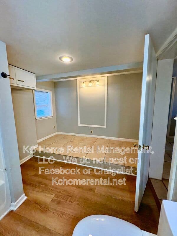 Kansas City House: 2817 West 41st Avenue