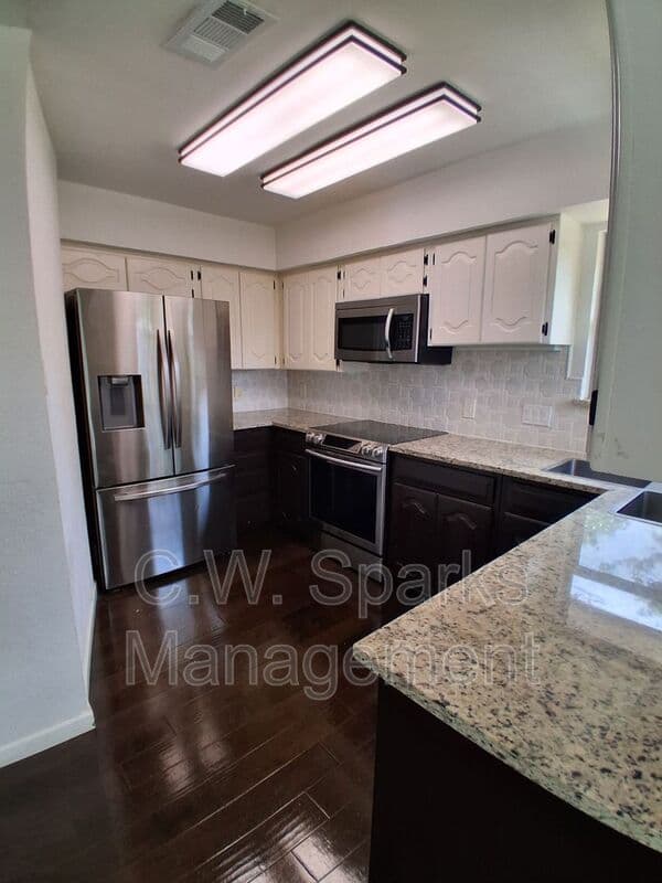 Grapevine House: 1503 Laguna Vista Way