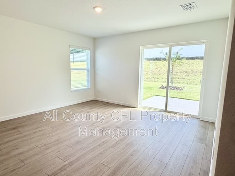 Lady Lake House: 219 Skyfield Court