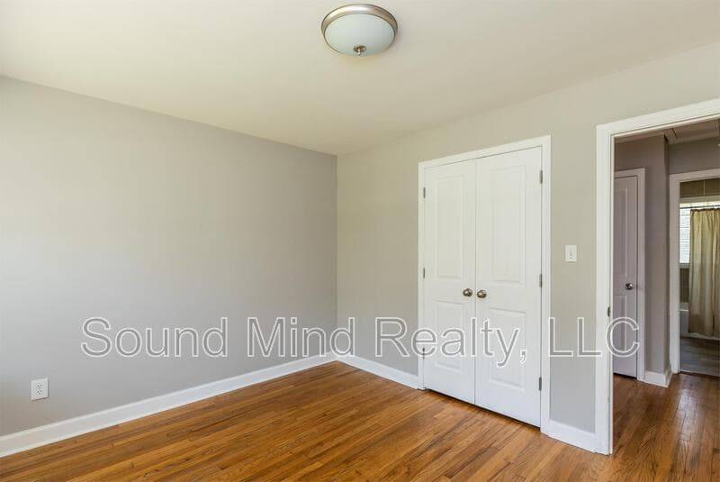 Raleigh House: 418 Lamont Street