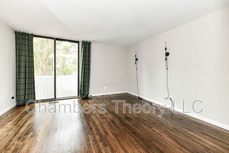 Reston House: 11475 Washington Plz W