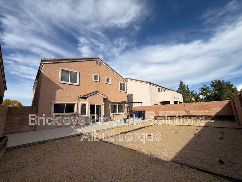 Albuquerque House: 7008 Tree Line Ave NW