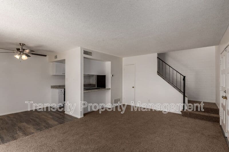 Mesa House: 600 S Dobson #102