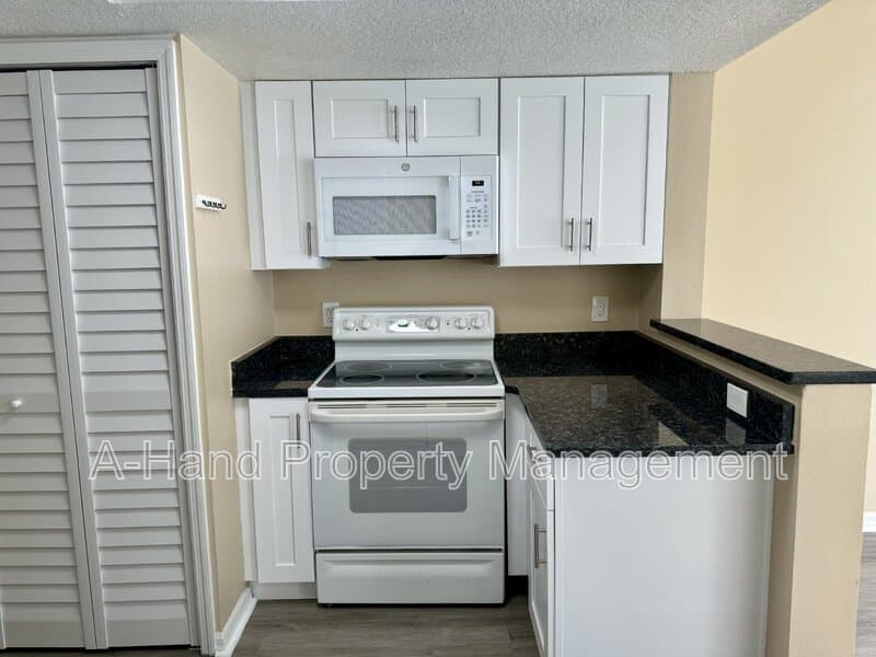 Davenport Condo: 522 Australian Way