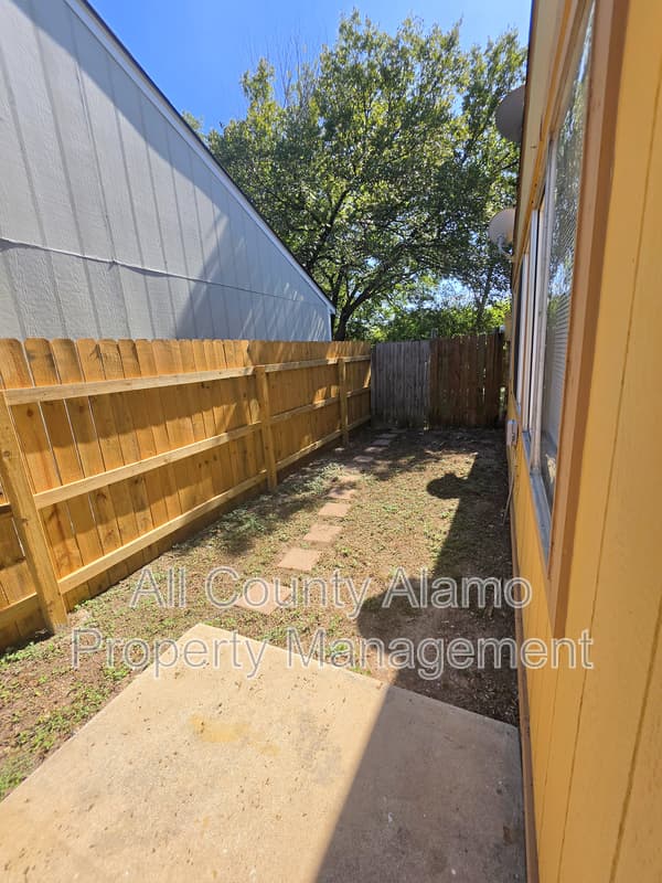 San Antonio House: 7515 Brandyridge