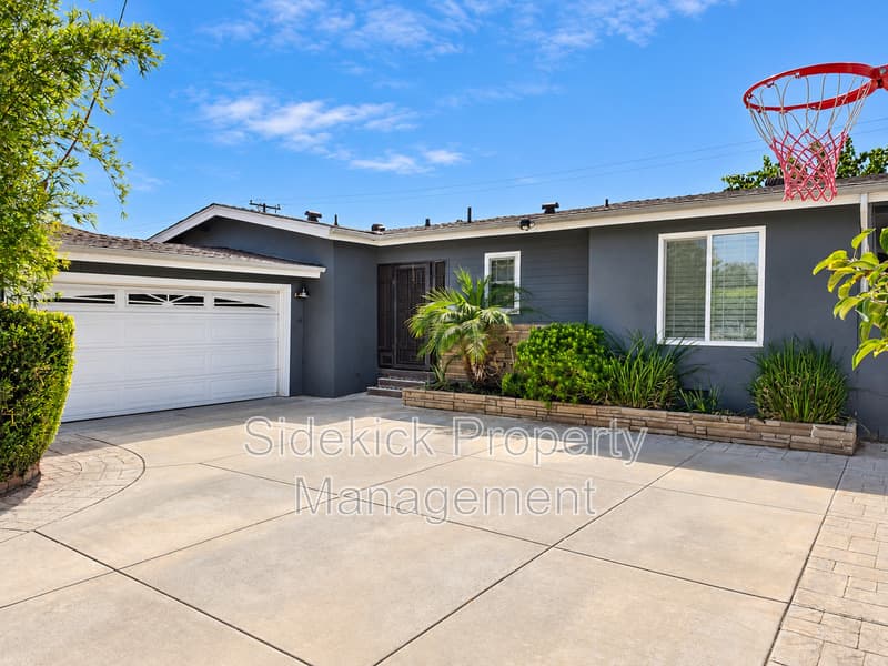Whittier House: 14520 Close St