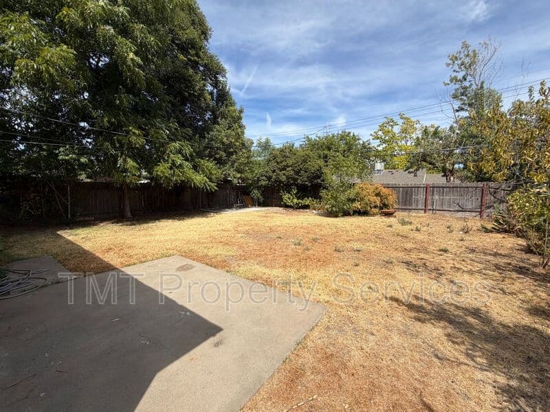 Sacramento House: 2124 Ethan Way