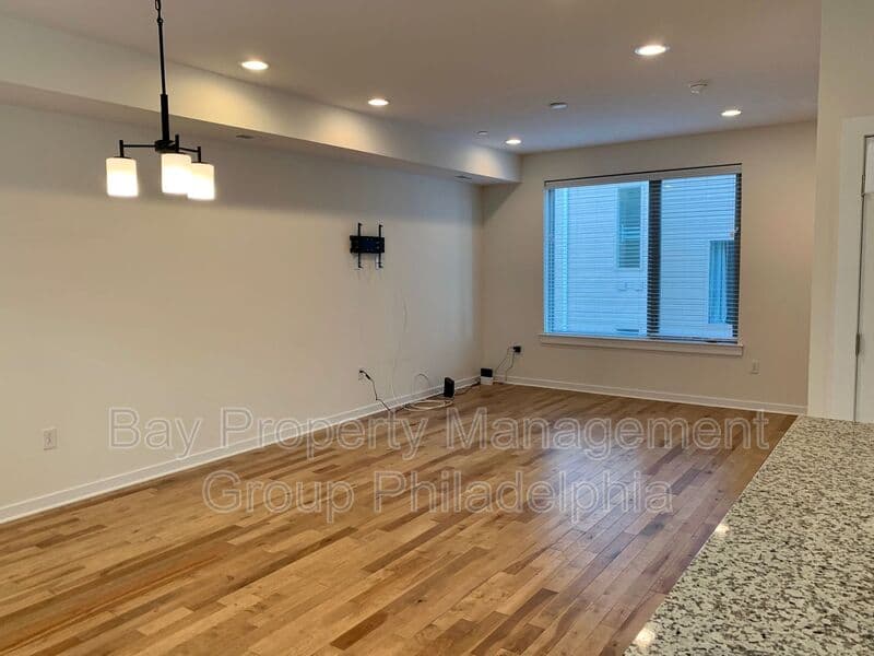 Philadelphia House: 2108 Kensington Walk