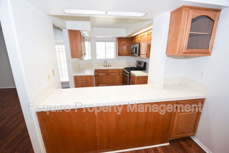 CAMARILLO House: 804 CALLE LOS GATOS