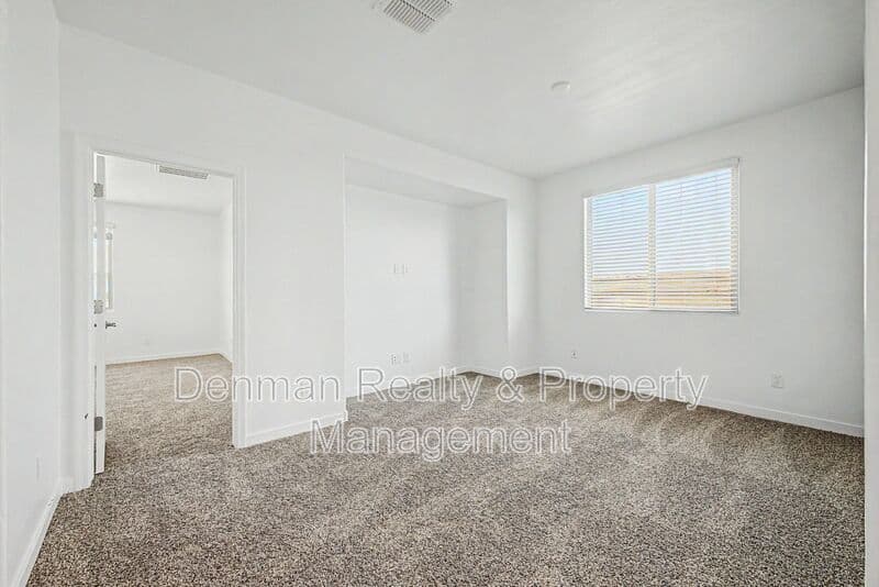 Avondale House: 10984 W. Pierce Street