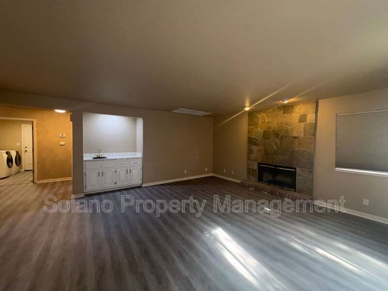 Fairfield House: 3426 Glen Ellen Dr