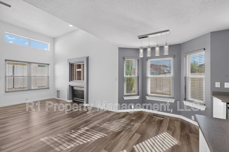 Rio Rancho House: 233 Nicklaus Drive Southeast
