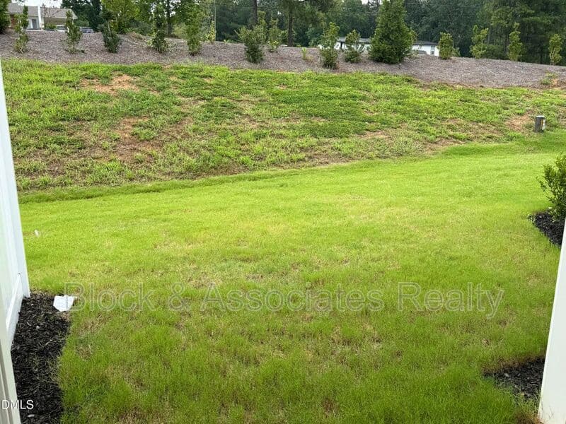 Raleigh House: 1337 Rollman Farm