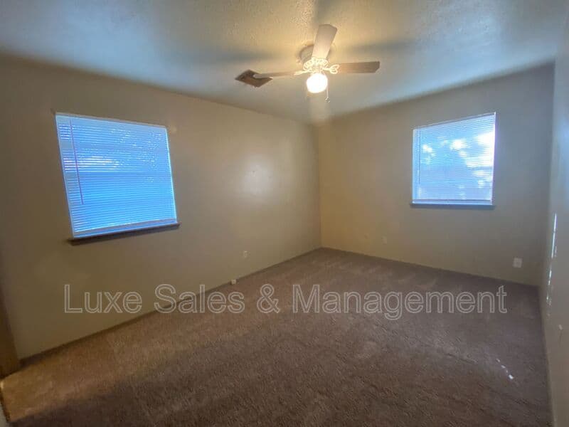 Midwest City House: 602 Royal Ave