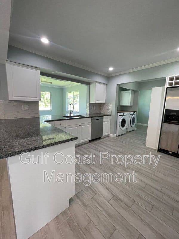 North Port House: 3365 Avanti Circle