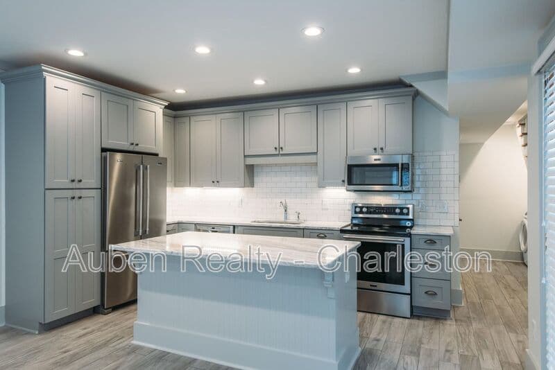 Charleston Condo: 10 Orrs Ct