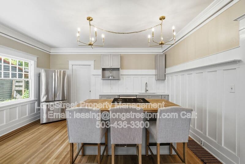 Portland House: 2249 E Burnside St