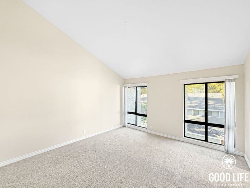 La Jolla Townhome: 8013 Caminito Gianna
