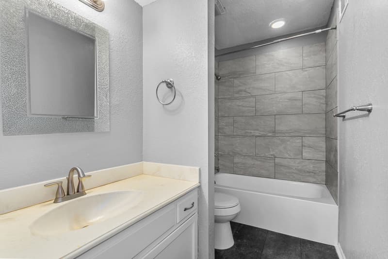 Blue Springs Condo: 565 NW Valleybrook Rd
