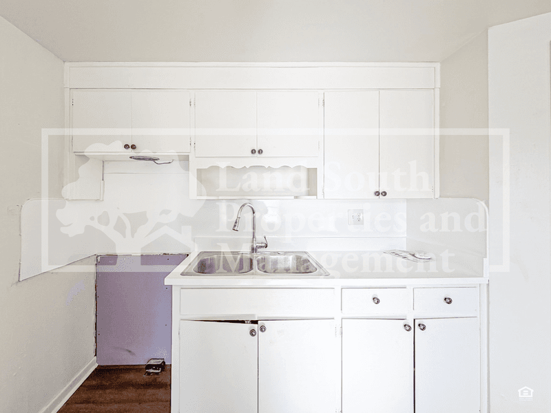 Lakeland House: 1030 Lakewood Court