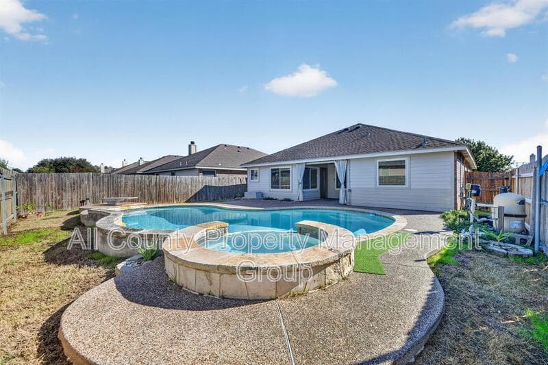 Fort Worth House: 8205 Mule Deer Run