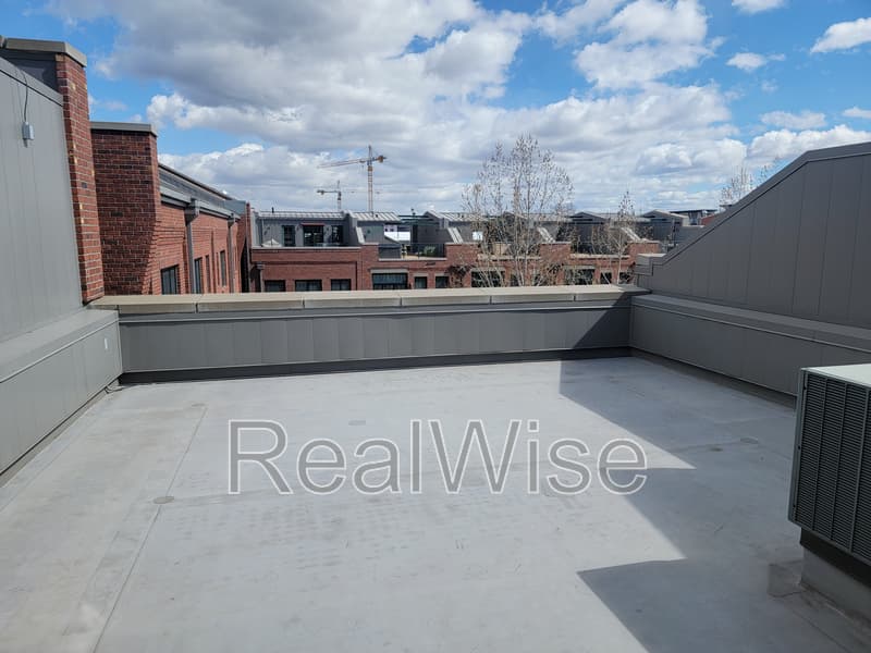 Bend Townhome: 16 SW Wall St