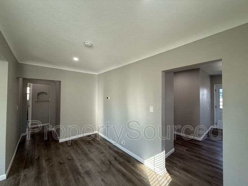 Manteca House: 807 W Yosemite