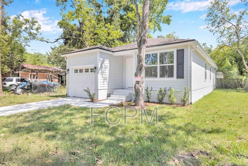 Jacksonville House: 5460 Amazon Ave