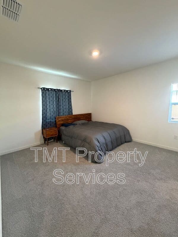 Dixon House: 1705 Orchid Avenue
