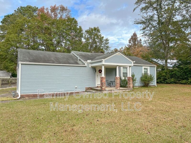 Summerville House: 806-B N Magnolia St