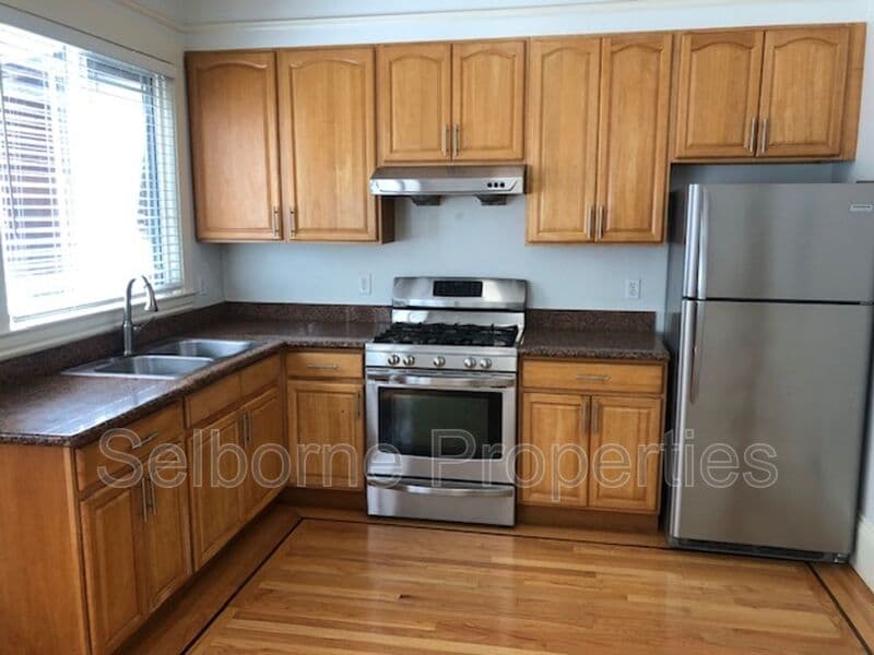 Oakland House: 937 International Blvd