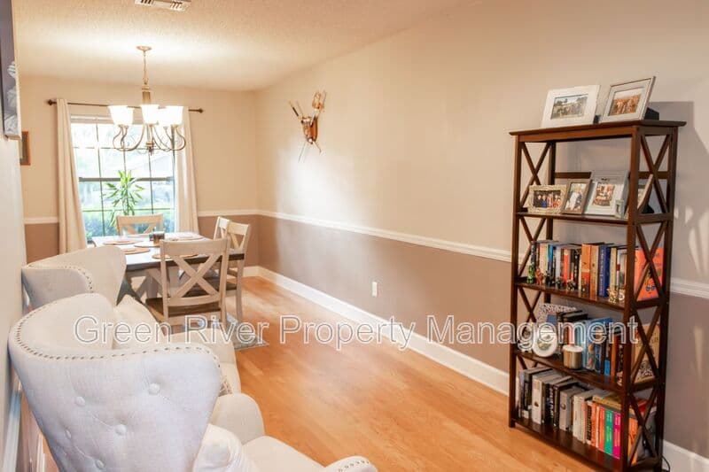 Jacksonville House: 12955 Julington Ridge Drive E