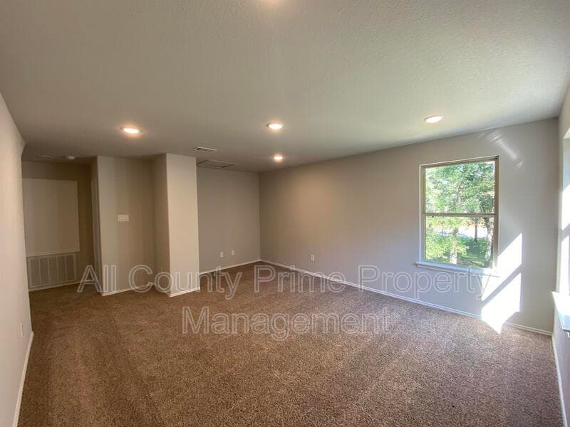 Montgomery House: 15860 Pecan Drive
