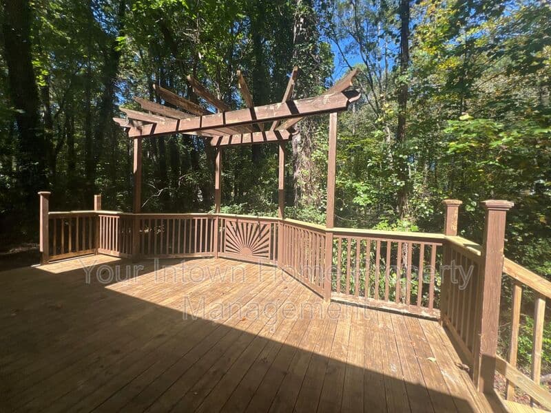 Kennesaw House: 3352 Hogan Dr.