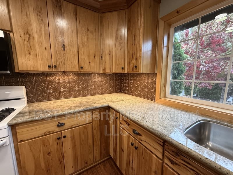 Silverton House: 418 Koons Street