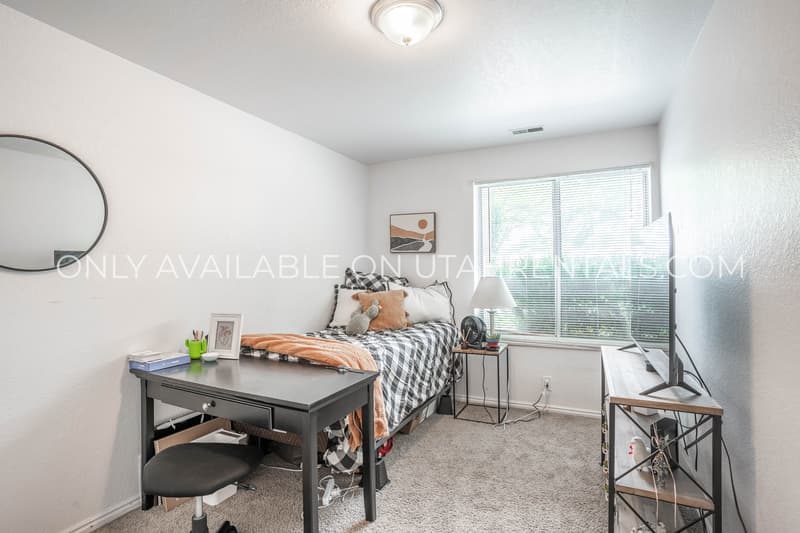 Provo House: 761 E 820 N