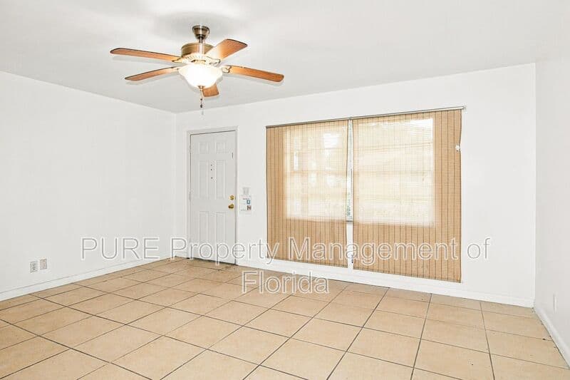 Ocala House: 5714 SE 4th Street