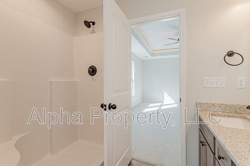 Moore House: 2204 Davenport Ct