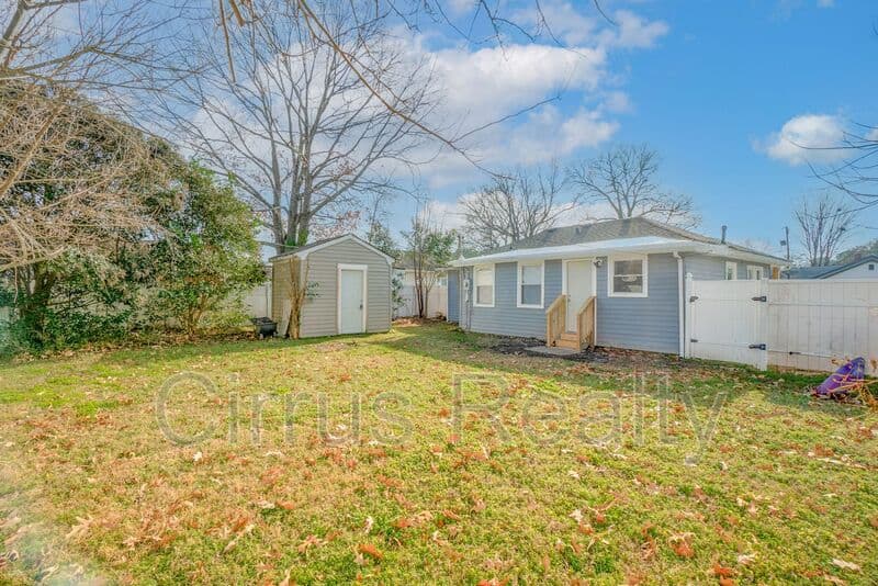 Portsmouth House: 6 Worden Pl