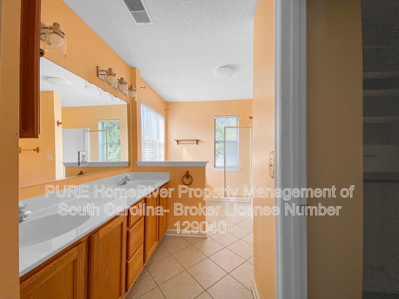 Goose Creek House: 109 Rockdale Ln
